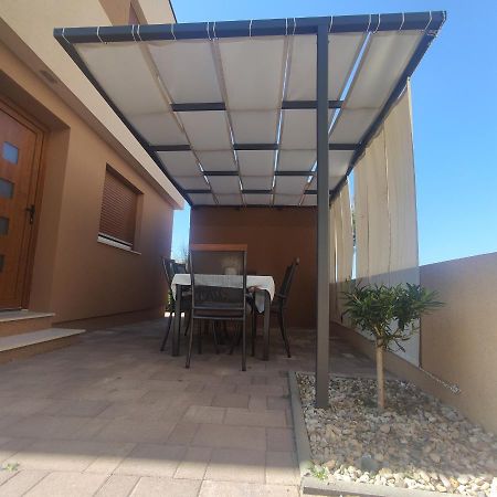 Maiva Apartamento Nin Exterior foto